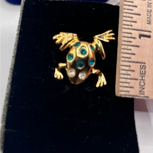 Vintage Emerald Green Rhinestone Gold Frog Tac Pin Brooch in Original Bo…​​​​ - Picture 4 of 7